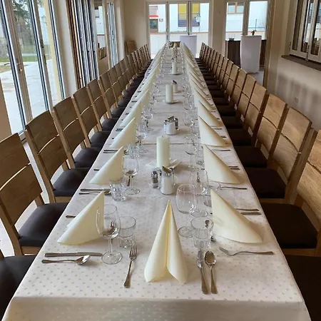 Charlotte Отель Инсбрук