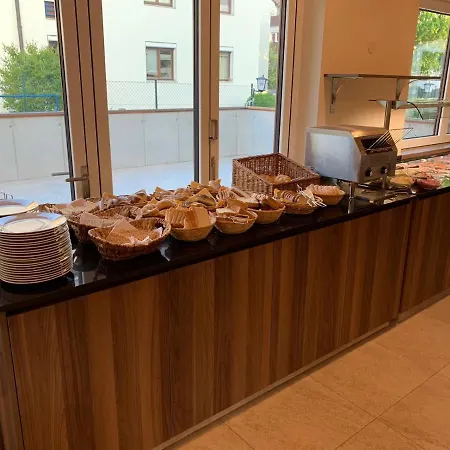 Charlotte Отель Инсбрук